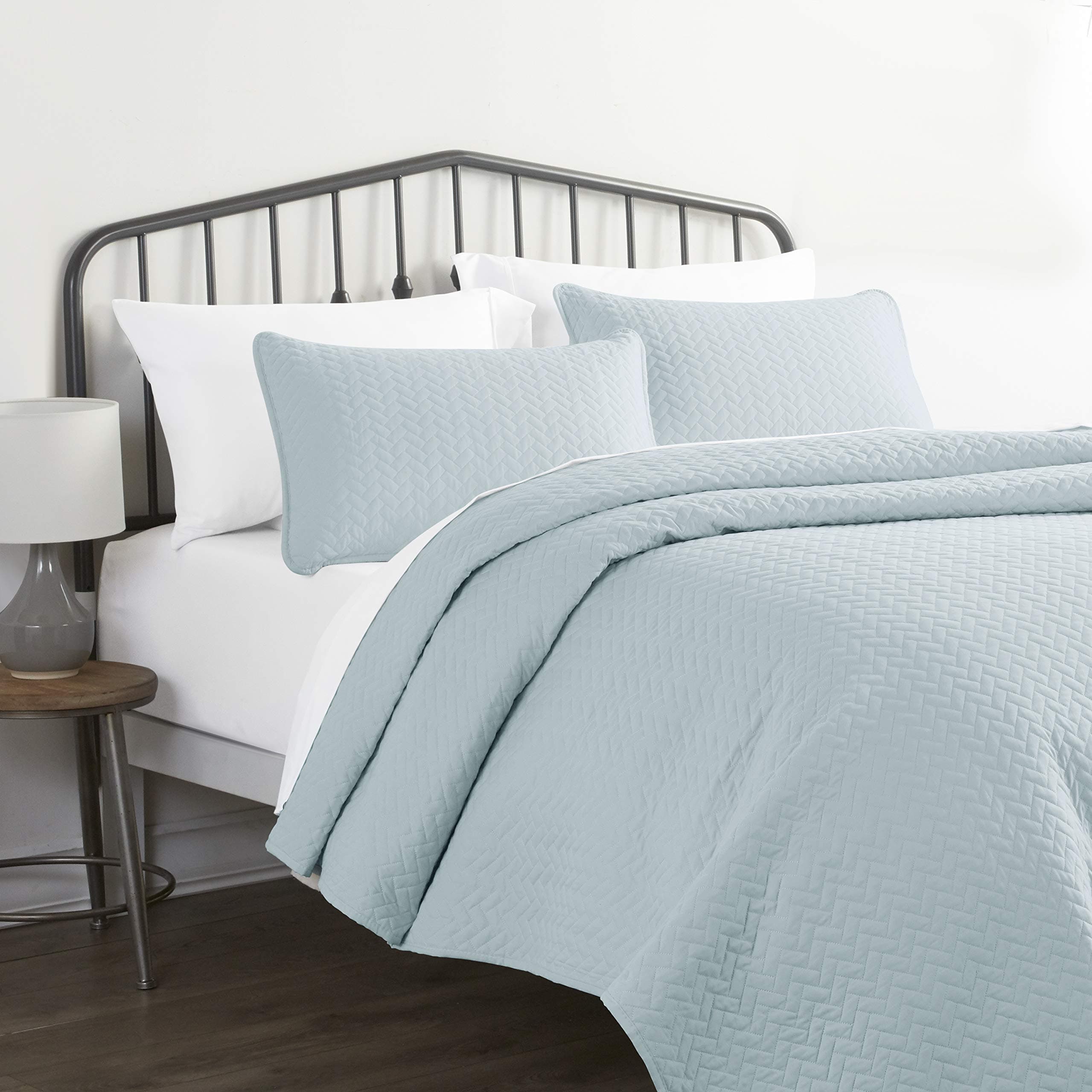 Pale Blue Quilt Twin Size Bed Set - Lightweight & Machine Washable - includes Coverlet and One Pillow Sham